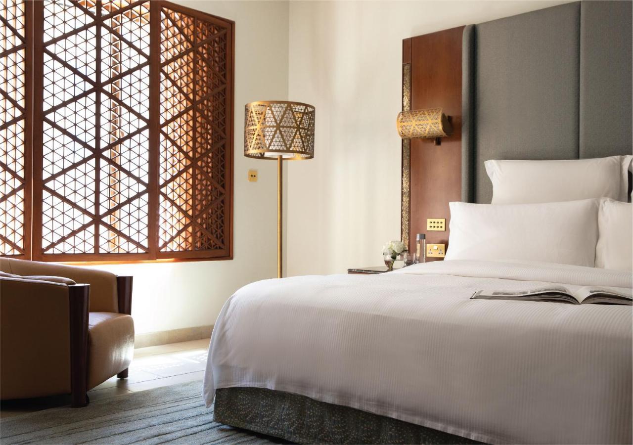 Jumeirah Messilah Beach Kuwait Kuwait City Exterior foto A guest room at the Ritz-Carlton, DIFC