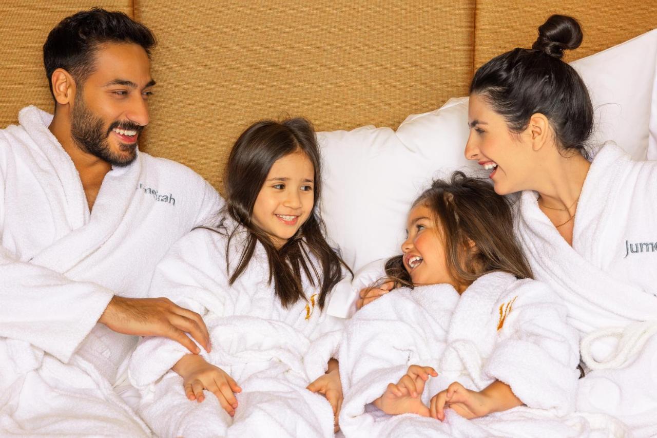 Jumeirah Messilah Beach Kuwait Kuwait City Exterior foto Family at the spa